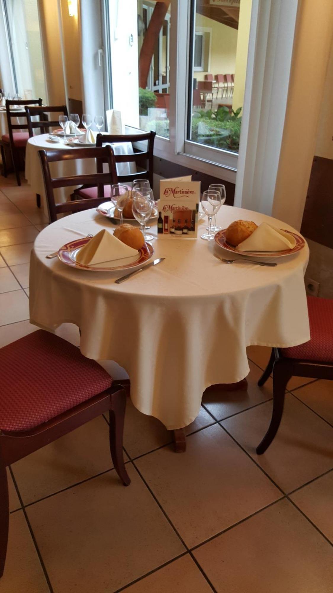 Hotel Restaurant La Martiniere Montélier エクステリア 写真