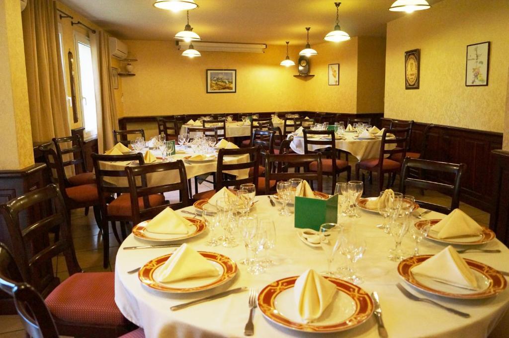 Hotel Restaurant La Martiniere Montélier エクステリア 写真