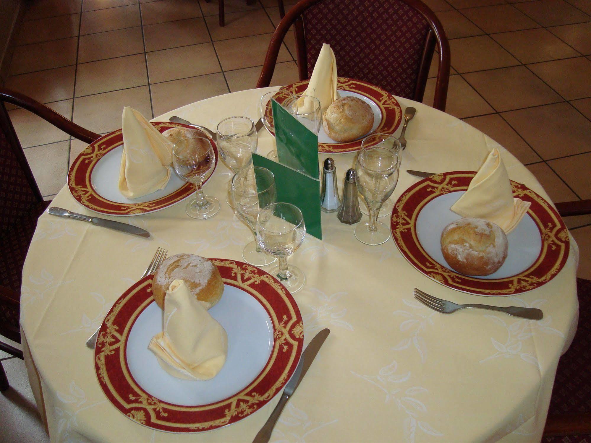 Hotel Restaurant La Martiniere Montélier エクステリア 写真